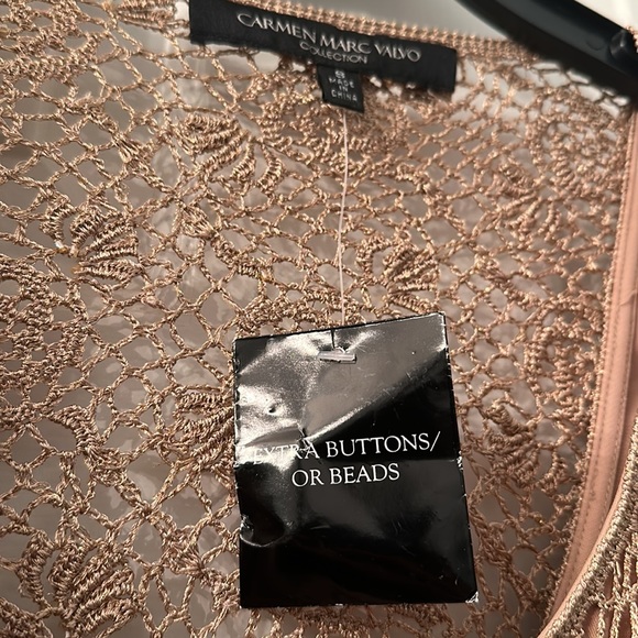 2 pieces!! Carmen Marc Valvo Gorgeous lace like set in a golden thread - small - Picture 3 of 16